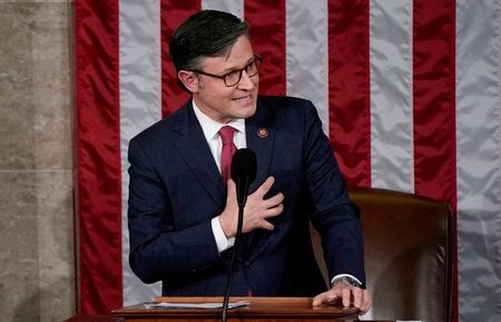 米共和党のジョンソン下院議長は１４日、２０２４年米大統領選の共和党候補としてトランプ前大統領に支持を表明した。１０月２５日撮影（２０２３年　ロイター/Elizabeth Frantz/File Photo）
