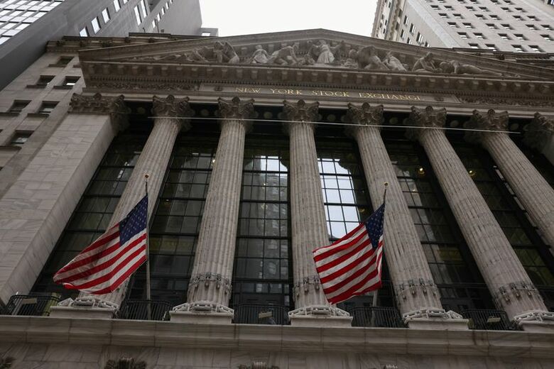 写真は米ニューヨーク証券取引所。2022年2月24日撮影。   REUTERS/Caitlin Ochs