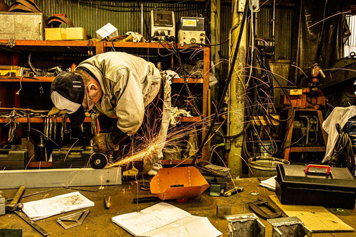 後継者が見つからなければ事業も技術も雇用も途絶える　YOSHIE HASEGAWA-iStock