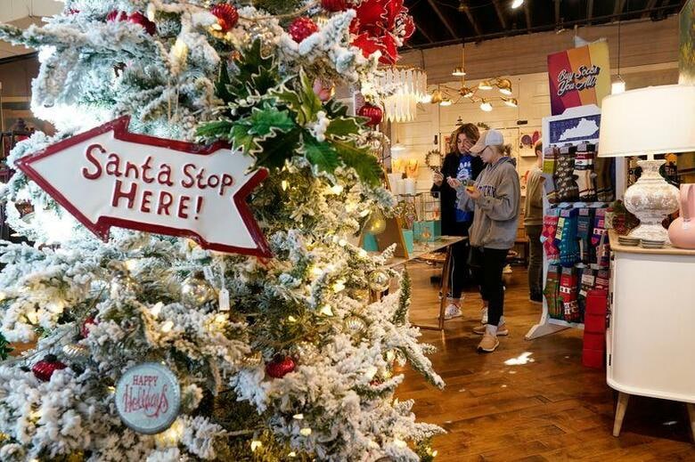 ネット販売の増加で消費者の行動が大きく変化したため、市場調査会社NPDグループで働くコーエン氏をはじめ、小売業界のアナリストは20年前とはきわめて異なる調査手法を強いられている。ケンタッキー州で２４日撮影（２０１９年　ロイター／Bryan Woolston）