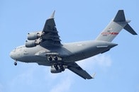 1人死亡、77人負傷...アマゾン地域に125人の兵士を乗せた軍用機が墜落し炎上