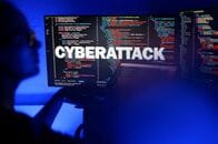 サイバー攻撃による経済への影響、高い緊張感を持って注視＝官房長官