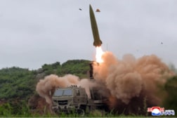 北朝鮮、AI誘導のミサイルを発射──近く中朝首脳が会談か