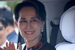 スーチー氏、赤十字関係者と面会　ミャンマー政府が発表