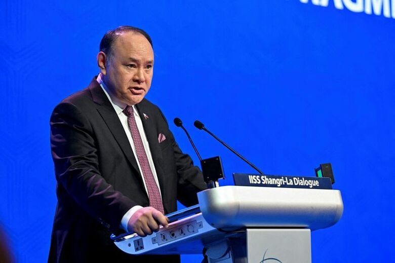 テオドロ国防相。シンガポールで開催されたIISSアジア安全保障会議で5月撮影。REUTERS/Caroline Chia