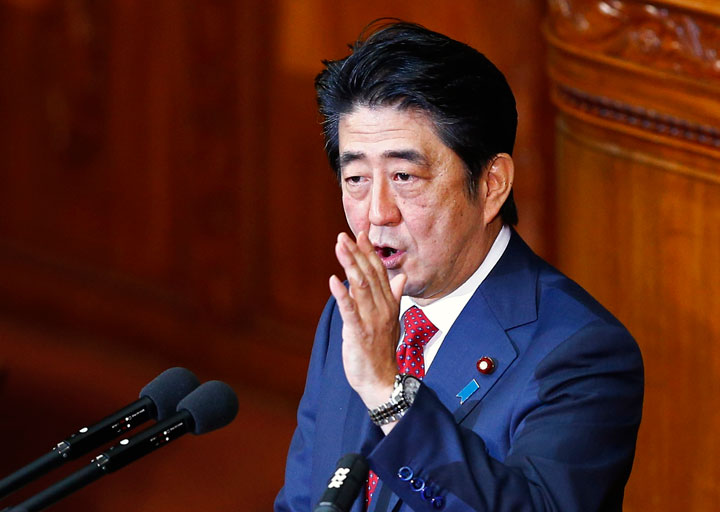 安倍晋三首相が言った「リーマン・ショック級の出来事」は目前にある？　Thomas Peter-REUTERS