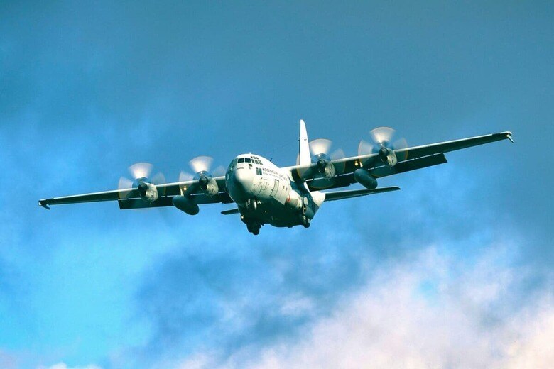 ロッキード・マーティン社のC-130　 paul jespers-Unsplash