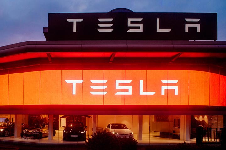 広告費ゼロ、「車が良ければ自然に売れる」というスタンスで進化を続けるテスラは日本車メーカーの脅威に　AdrianHancu-iStock