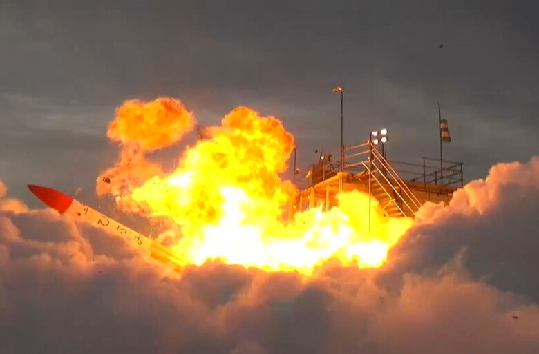 打ち上げ直後に墜落し、炎上した「MOMO」2号機 提供: インターステラテクノロジズ