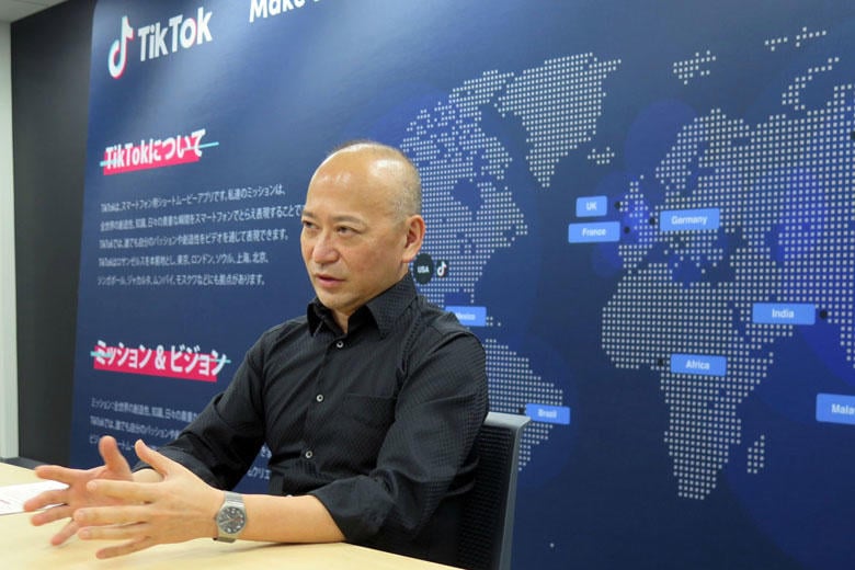 300人収容できる新しいオフィスで取材に応じるバイトダンス日本法人の井藤理人グローバル・ビジネスデベロップメント本部長　Newsweek Japan