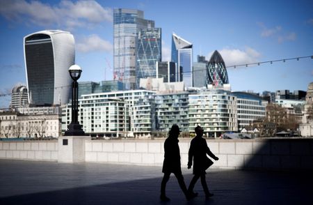 イングランド銀行（英中央銀行）の調査によると、同国の金融機関は今後３カ月で住宅ローンの需要と供給がともに拡大すると予想している。写真はロンドンで２０２１年３月撮影（２０２４年　ロイター／Henry Nicholls）