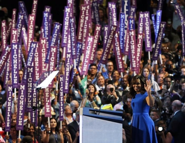 ７月２６日、米民主党の全国党大会がフィラデルフィアで２５日開幕し、現ファースト・レディのミシェル・オバマ夫人が、大統領選の同党候補に正式指名されるヒラリー・クリントン前国務長官を支持する演説を行った（２０１６年　ロイター／Rick Wilking）