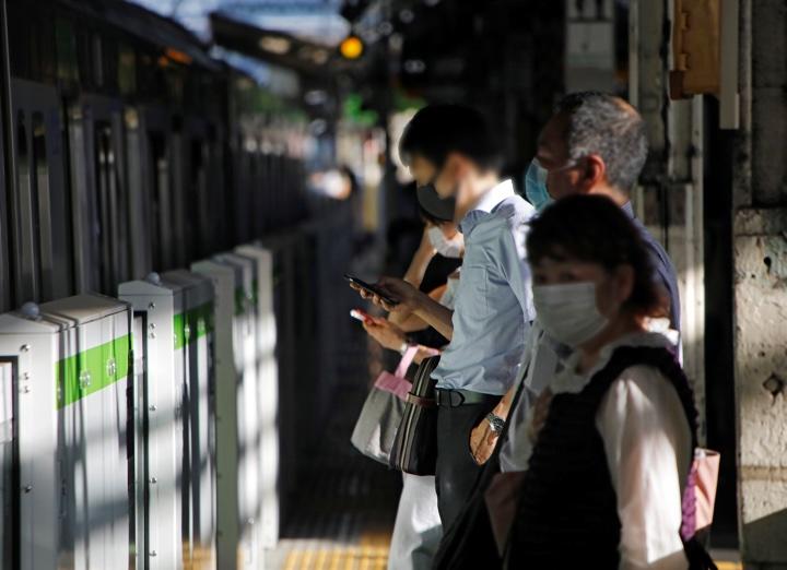 都内で新たに22人の新型コロナウイルスへの感染が確認された。写真は9日、都内で。REUTERS / Issei Kato