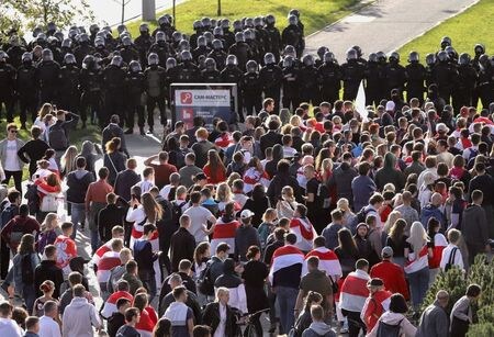 ロシアの情報機関、対外情報庁のナルイシキン長官は１６日、米政府がベラルーシで革命を扇動しているとして、米国の行動を非難した。写真はミンスクの反体制デモ。１３日撮影（２０２０年　ロイター）