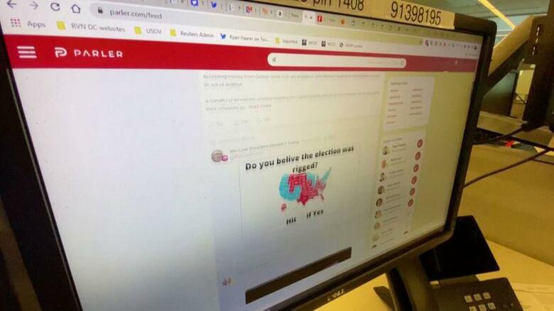 トランプ米大統領の支持者が多く利用する米新興SNS（交流サイト）パーラーのジョン・マッツェ最高経営責任者（CEO）は、主要ベンダーが同社へのサービス提供を打ち切ったことを受け、サイト再開は不可能になるかもしれないとの見方を示した。写真は打ち切り前のパーラーの画面、10日撮影（2021年　ロイター/Reuters TV）