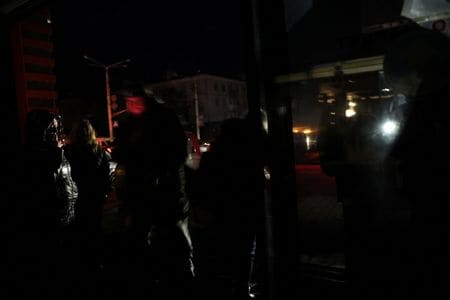 国連が任命した調査団が、ロシアによるウクライナの重要インフラへの攻撃が戦争犯罪に相当するかどうかを調査していることが分かった。写真は停電に見舞われたウクライナ国内の様子。１１月撮影（２０２２年　ロイター/Leah Millis）