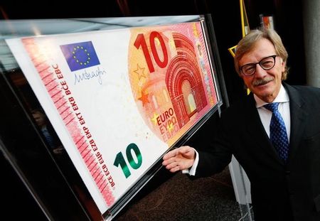 　１０月１３日、欧州中央銀行（ＥＣＢ）のメルシュ専務理事（写真）は、新興国市場の低迷などのマイナス要因がユーロ圏の長期インフレ基調を損なうと判断するには時期尚早との見方を示した。１月撮影（２０１５年　ロイター／Ralph Orlowski）