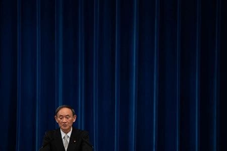 　９月１８日、菅義偉首相は各府省の副大臣・政務官人事を固め、規制改革を柱とする政権運営が本格的に動き出した。官邸で１６日撮影（２０２０年　ロイター／Carl Court/Pool via REUTERS）