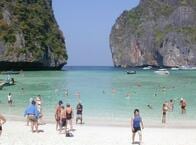 タイ観光地ピピレイ島、立ち入り禁止延長　環境破壊の生態系回復進まず