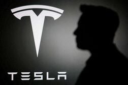EXCLUSIVE-マスク氏の合併支持発言、テスラ・スペースＸ協議に懸念広がる＝関係者