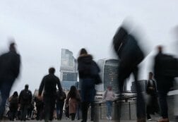 英雇用市場、イラン紛争で失速　正規採用は3カ月で最大の減少＝調査