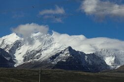 ヒマラヤ山脈「水の安保」転換点、下流の数百万人にリスク＝研究