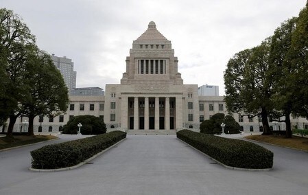 　９月２５日、安倍晋三首相は、官邸で公明党の山口那津男代表と会談し、２８日の臨時国会冒頭で衆院を解散する意向を伝えた。公示は１０月１０日、投開票は同２２日となる。写真は国会議事堂。昨年２月撮影（２０１７年　ロイター／Toru Hanai）
