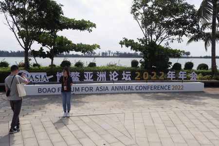 　３月２８日、「博鰲（ボアオ）アジアフォーラム」は、年次報告書の概要を公表し、アジアの実質国内総生産（ＧＤＰ）伸び率（加重平均）が今年は４．５％と、昨年の４．２％から加速するとの見通しを明らかにした。写真は２０２２年の同フォーラム。海南省のボアオで昨年４月撮影（２０２３年　ロイター／Kevin Yao）