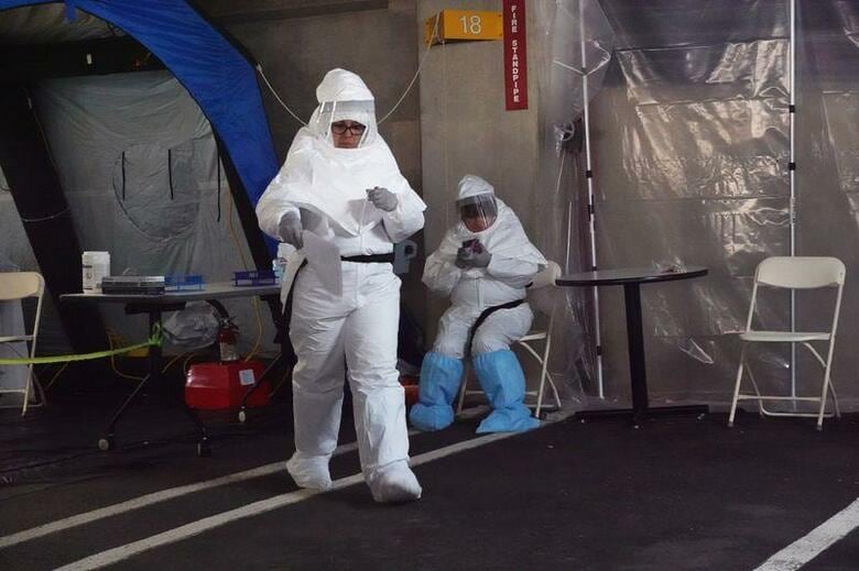 米東部コネティカット州のラモント知事は、連邦政府による医療用品の戦略的国家備蓄が枯渇したと明らかにし、州は当面、新型コロナウイルスの感染拡大に対応するため人工呼吸器やマスクを自力で調達しなければならないと述べた。写真は同州で27日撮影（2020年　ロイター／Lucas Jackson）