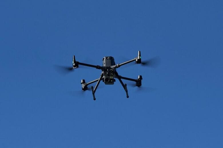 米ニュージャージー州イーストラザフォード、メットライフ・スタジアム上空付近で４月撮影。REUTERS/Bing Guan/File Photo