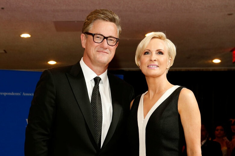 ＭＳＮＢＣの司会者ミカ・ブレジンスキー氏（右）とジョー・スカボロー氏。ワシントンで開かれたホワイトハウス記者会夕食会で４月２５日撮影（２０１７年　ロイター/Jonathan Ernst）