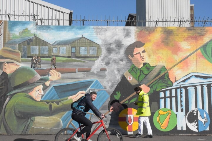 皮肉なことに「平和の壁」と呼ばれるベルファストの壁（筆者撮影）