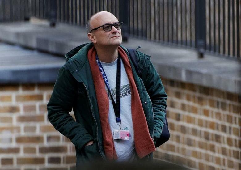 英国のジョンソン首相は24日、側近であるドミニク・カミングス上級顧問(写真)が都市封鎖中に400キロ離れた親類宅を訪問していたとの報道について、カミングス氏の責任を問わない考えを示した5月14日、ロンドンで撮影(2020年　ロイター/John Sibley)