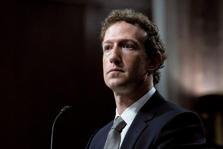 米上院司法委員会の公聴会で証言するザッカーバーグ（2024年1月）　MICHAEL BROCHSTEINｰSOPA IMAGESｰREUTERS