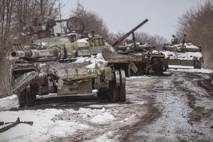 ウクライナ北東部で破壊されたロシア軍の戦車（3月7日）　IRINA RYBAKOVAｰPRESS SERVICE OF THE UKRAINIAN GROUND FORCESｰHANDOUTｰREUTERS