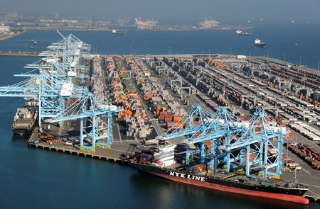 米商務省が５日発表した８月の貿易統計によると、貿易赤字は９．９％減の５８３億ドルとなり、２０２０年９月以来の低水準となった。２０１５年２月撮影（２０２３年　ロイター/Bob Riha Jr/File Photo）