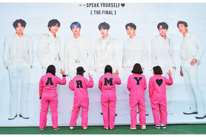BTSの熱烈なファン「アーミー」は、アーティストを応援する以上のパワーを持つようになった　MYDAILY/AFLO