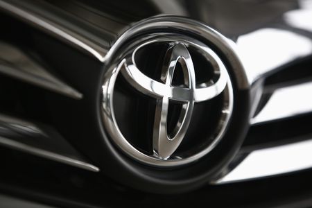 トヨタ自動車は、世界で１１２万台をリコール（回収・無償修理）すると発表した。助手席のシートセンサーがショートし、エアバッグの制御システムが適切に作動しない恐れがあるという。２０１４年４月、ワルシャワで撮影（２０２３年　ロイター/Kacper Pempel）