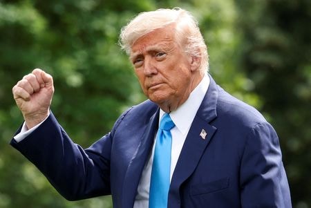 米ワシントンの連邦控訴裁判所（高裁）は６日、ＡＰ通信に大統領執務室での取材を認めた連邦地裁の判断について一時差し止めを命じた。トランプ大統領、６日撮影（２０２５年　ロイター/Kevin Lamarque）