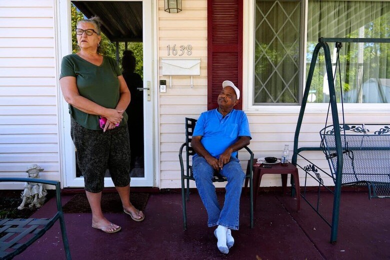 スプリングフィールドに住んで40年になるというカップル（9月15日）　USA TODAY NETWORK via Reuters Connect