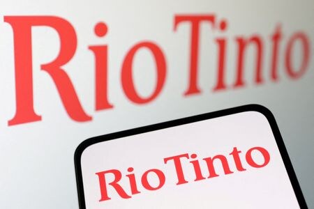 　５月１２日、世界最大の政府系ファンド（ＳＷＦ）、ノルウェー政府年金基金は１１日、英豪資源大手リオ・ティントと豪鉱業会社サウス３２の環境対策に積極的に関与することを決定したと発表した。写真はリオ・ティントのロゴ。２０２３年４月撮影（２０２５　ロイター/Dado Ruvic）