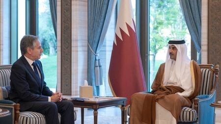 カタールは自国内にイスラム組織ハマスが拠点を構えていることについて、ハマスがガザで拘束している人質の解放という形で一連の危機が収束した後、考え直す余地があると米国に伝えたことが２７日、米高官の話で明らかになった。提供写真。１３日ドーハで撮影（２０２３年　ロイター／Qatar News Agency）