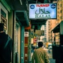 路上での祈り、豚肉批判などムスリムとの軋轢が香港では一切ゼロの理由