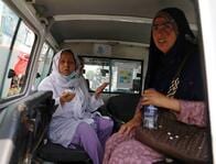 アフガニスタンで病院と葬儀場に攻撃　新生児含め数十人が死亡