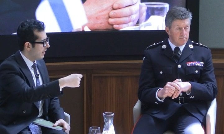 英海軍のグウィン・ジェンキンス第一海軍卿（右）