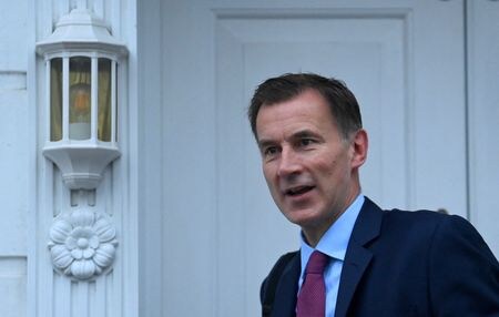 　ハント英財務相（写真）は２７日に行う演説で、成長を後押しするため生産性向上に取り組む方針を表明する。与党・保守党の一部から反発を受けている増税方針は堅持する。ロンドンで昨年１１月撮影（２０２３年　ロイター／Toby Melville）