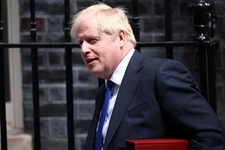 　７月７日、ＢＢＣなど英国メディアは、ジョンソン首相が辞任すると報じた。写真は６日、首相官邸前で撮影（２０２２年　ロイター／Henry Nicholls）