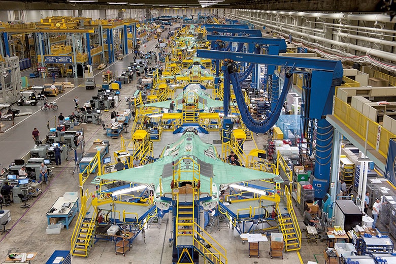 国防総省はトラブル続きのF35に莫大な予算をつぎ込むことをやめようとしない　Randy A. Crites-Lockheed Martin-Handout-REUTERS