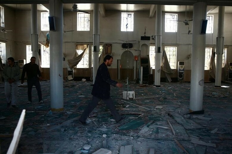 　４月４日、シリア北西部のイドリブ県でシリア政府軍による化学兵器を使用したとみられる空爆があり、こどもを含む多数の死者が出たもよう。人権監視団体や医療関係者が明らかにした。空爆を受けたモスク（２０１７年　ロイター／Bassam Khabieh）