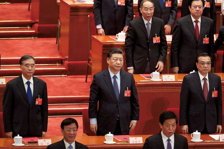 中国共産党党大会では習（中央）の3期目続投、李（右）の引退決定が確実視されている（2019年の全国人民代表大会、左は次期首相候補の汪洋）　ANDREA VERDELLI/GETTY IMAGES